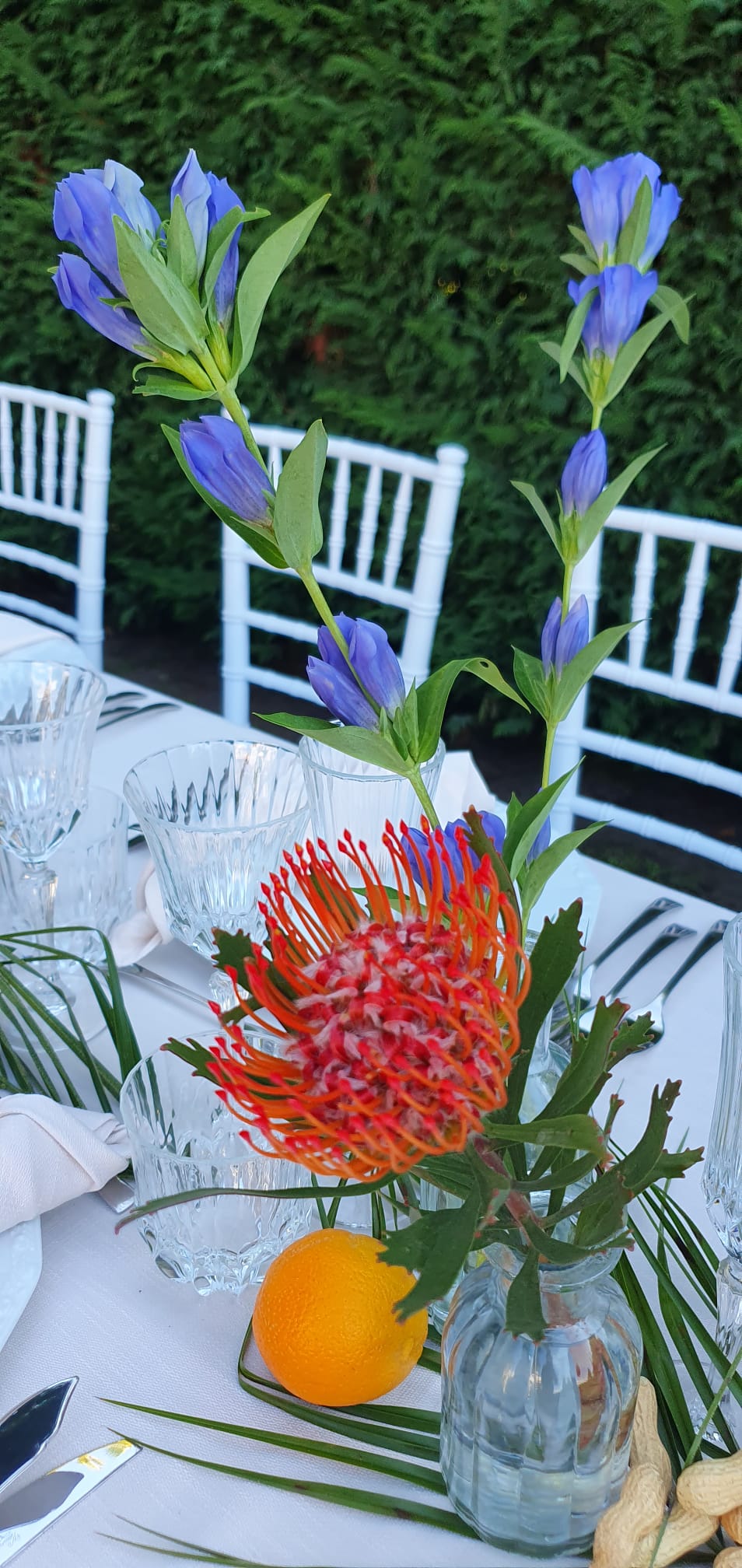 Refined floral table setting for a bespoke event in Tuscany